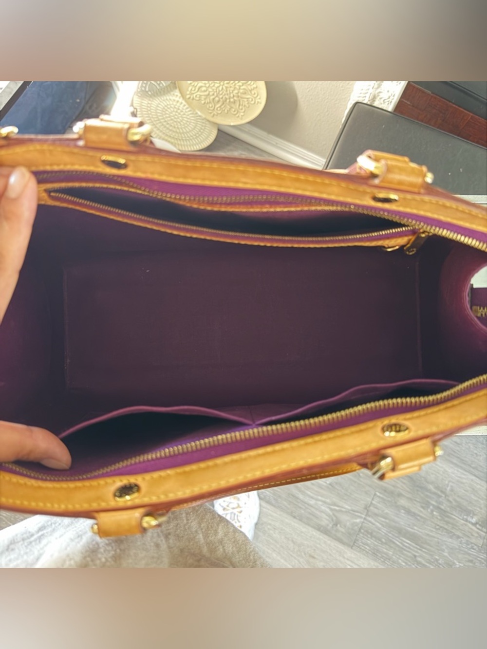 *LIKE NEW* Louis Vuitton Brea GM in Amarante Monogram Vernis Bag - Picture 12 of 17